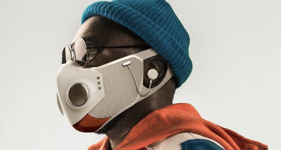 Así es Xupermask, la mascarilla con auriculares, ventilador, luces LED y antivaho
