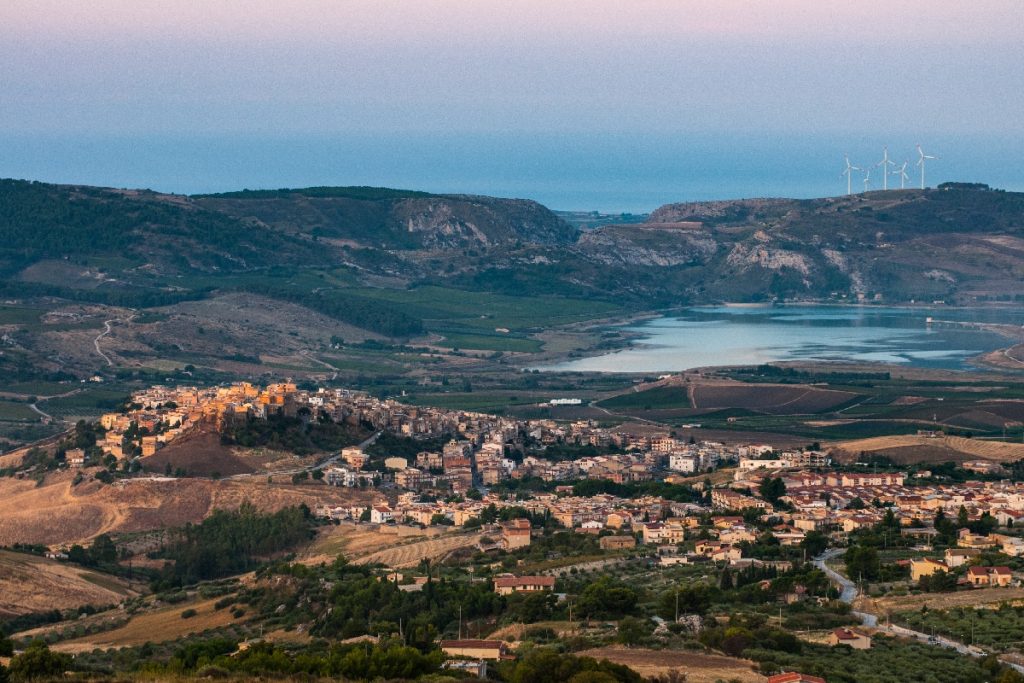 Airbnb ofrece un año de estancia en este pueblo de Sicilia por solo un euro