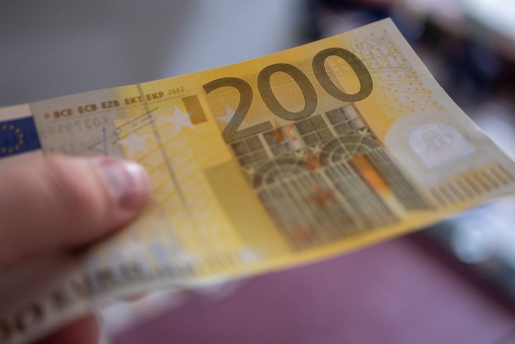 ¿Cómo solicitar el cheque de 200€ que da el Gobierno por la inflación?