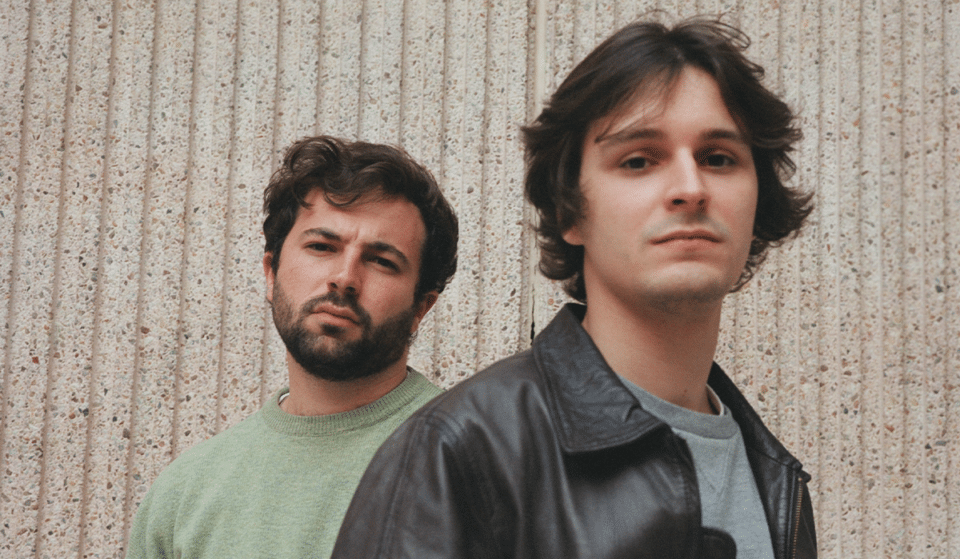 Tardeo y música frente al mar: Besmaya en concierto acústico en Atenas Playa Cádiz