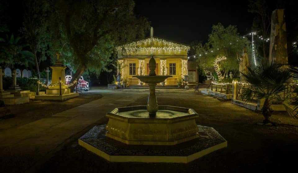 Las Noches del Inglés, música y otras citas culturales con una iluminación de ensueño en este cementerio malagueño