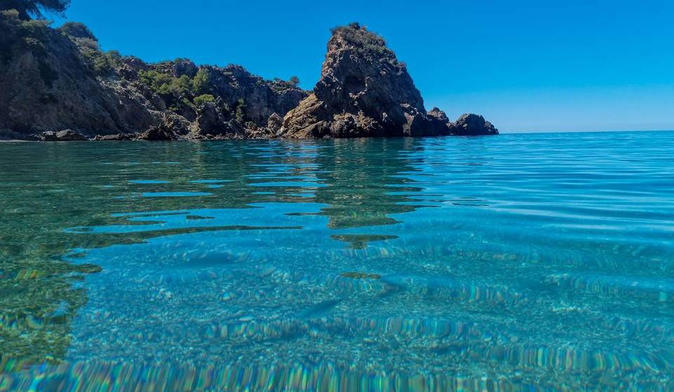 Las calas más bonitas de Andalucía: 9 destinos recónditos y cristalinos