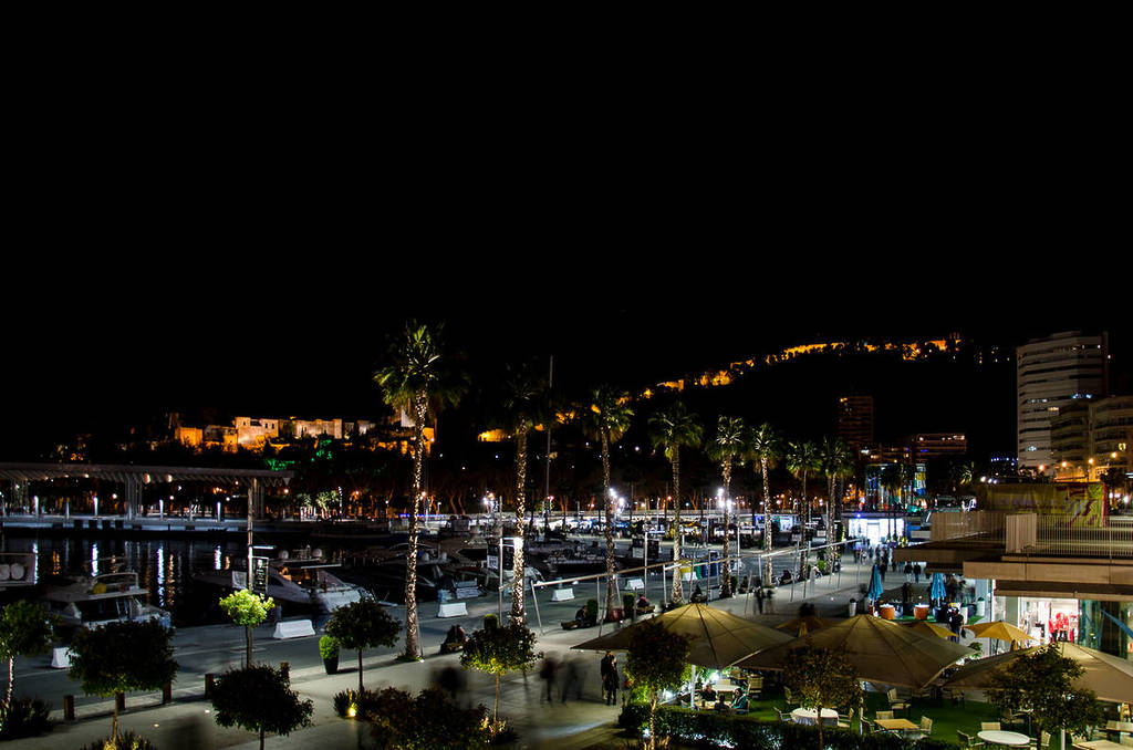 Muelle uno de noche