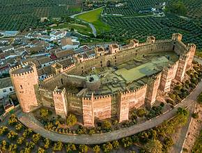 12 castillos en Andalucía que son un espectáculo: localizaciones de cine y una de las mayores fortalezas de la Península