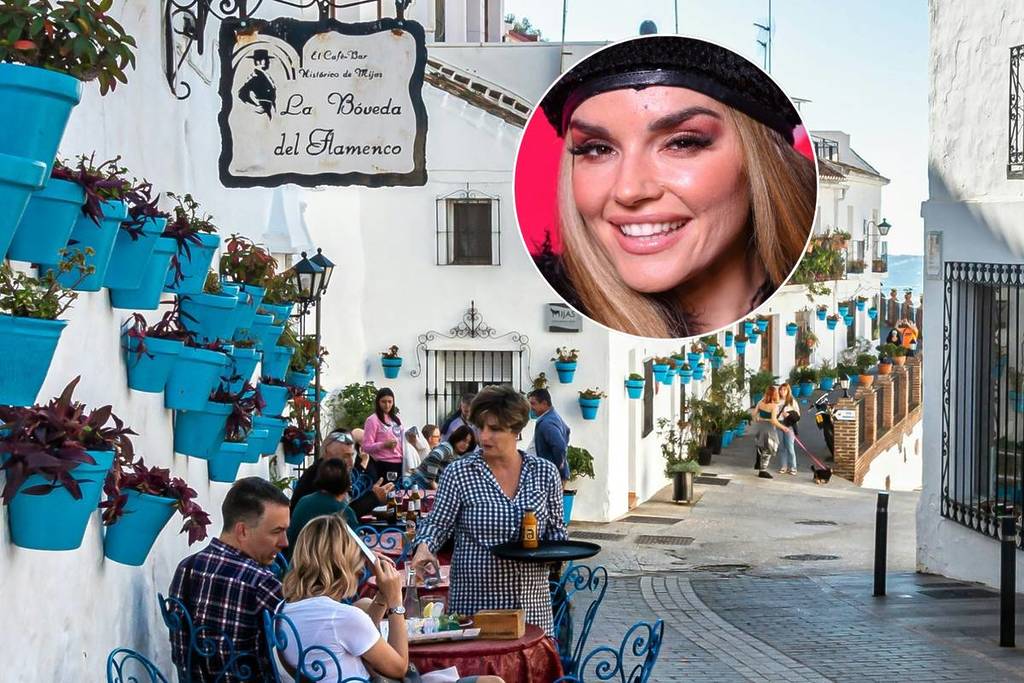 El pueblo blanco de Málaga con 12 kilómetros de costa a tus pies que enamoró a Melody