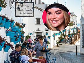 El pueblo blanco de Málaga con 12 kilómetros de costa a tus pies que enamoró a Melody