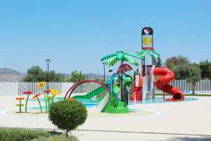 El parque de agua de 2.000 m² con 14 zonas de juego y toboganes a media hora de Málaga donde los niños entran por solo 4 €