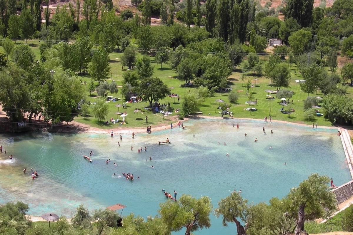 La playa de interior en mitad de la sierra con agua corriente continua por 4,50 euros y a menos de 2 horas de Málaga