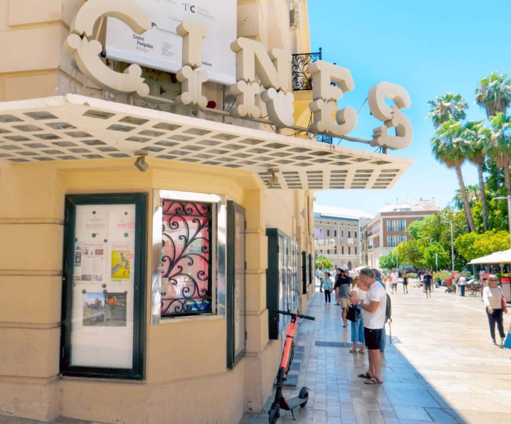 Cine por 2 euros en Málaga: cómo funciona el descuento para mayores de 65 años y qué salas lo aplican
