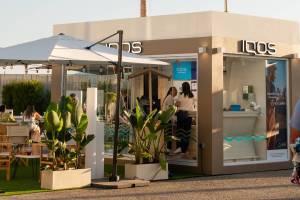 Del concierto al atardecer a los buñuelos recién hechos: todo lo que dejó la experiencia de IQOS en la Feria de Málaga