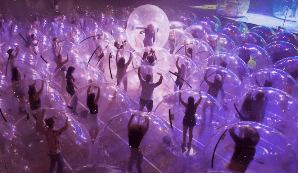 Insolite : Un Concert dans des Bulles Géantes fait le buzz aux USA !