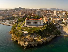 La ville de Marseille a offert des terrains à Napoléon III, premier et unique président de la IIe République, pour qu&rsquo;il y construise son Palais sur le Vieux-Port : et vous pouvez le visiter lors de concerts