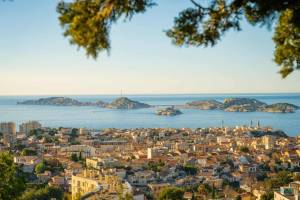 Ce jardin remarquable marseillais avec grottes, bassins, cascades et vue panoramique sur la Méditerranée, ouvre ses portes cet été seulement