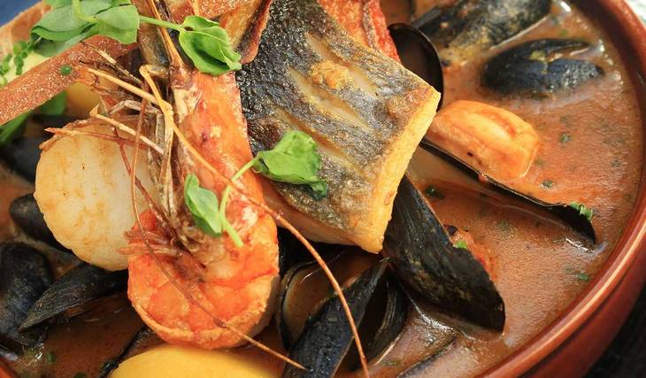 Un chef marseillais vient d’être sacré Champion du Monde de bouillabaisse : une victoire historique pour la cité phocéenne