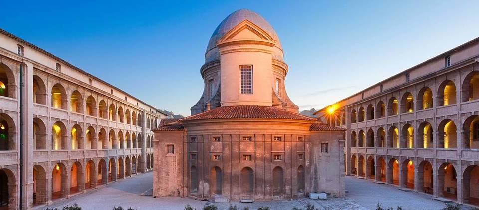 Un dialogue inédit entre Arabie et Méditerranée – l’exposition exceptionnelle du Louvre et des Musées de Marseille ouvre enfin ses portes dans l’iconique Vieille Charité