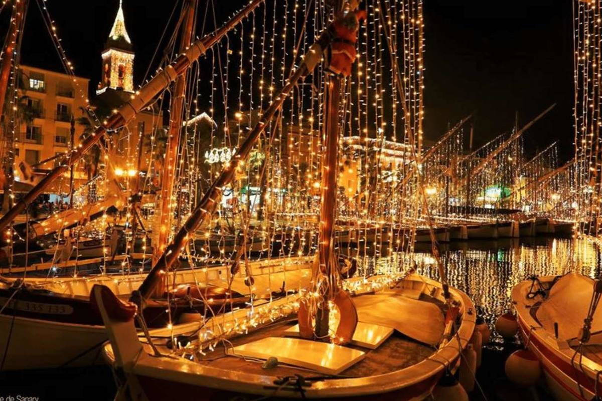 Illuminations du Port de Sanary-sur-mer à Noël près de Marseille
