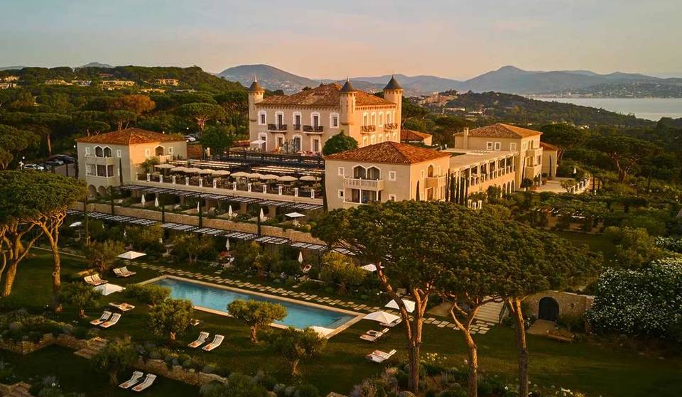 This former abandoned castle, now a haunt of the aristocracy, will host the filming of The White Lotus series: immerse yourself in a luxurious setting less than 2.5 hours from Marseille.