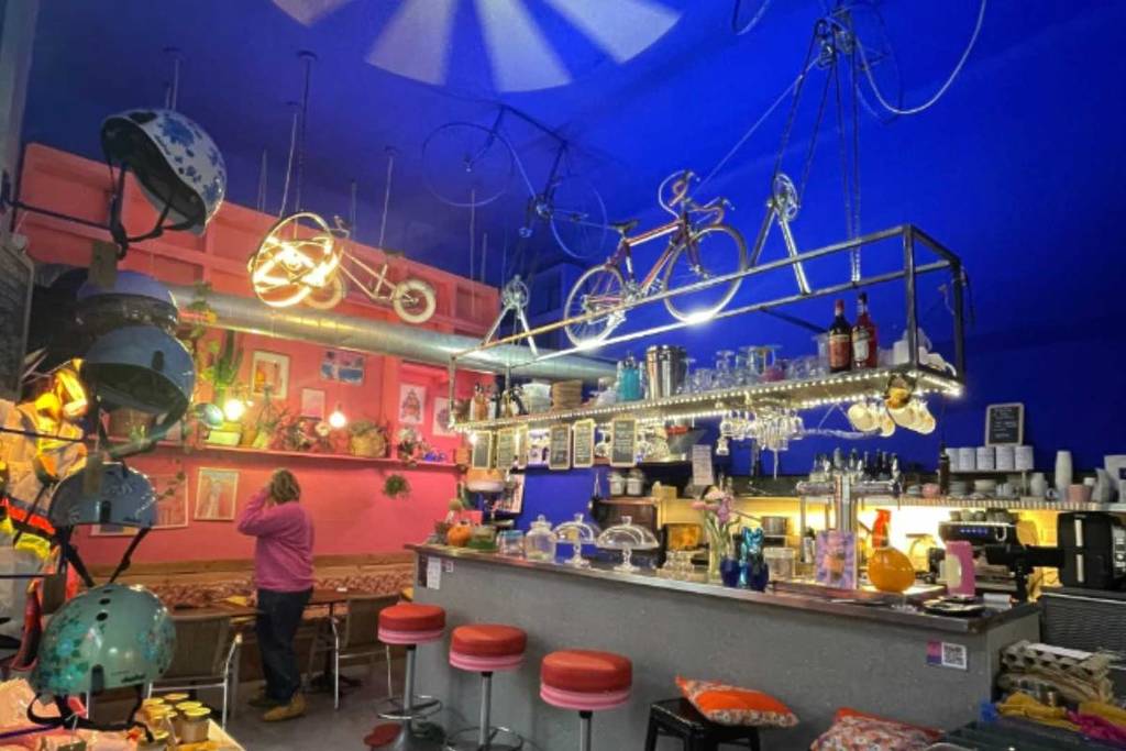 Fada Bike Café, an unusual restaurant-canteen in Marseille