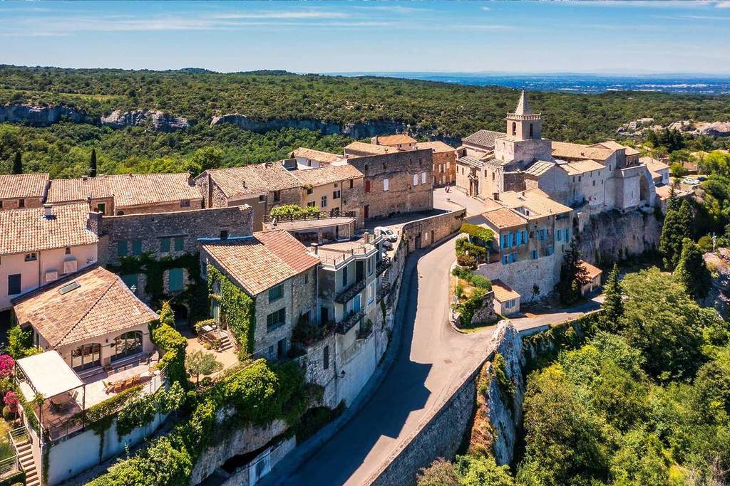 Village de Venasque en Provence à 1h30 de Marseille