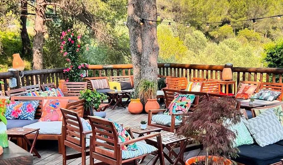 Just a stone’s throw from Marseille, this treehouse bar nestled in the heart of a château’s forest serves house-made cocktails on its idyllic terrace only during the summer