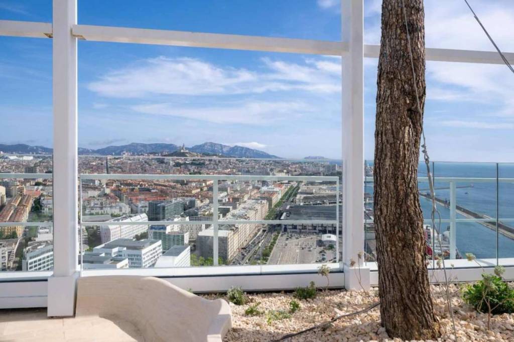 Rooftop Sky Center in Marseille