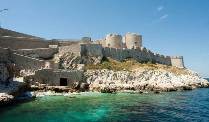 « L’Alcatraz français » est à 20 minutes du Vieux-Port de Marseille – cette forteresse classée Monument Historique cache la prison qui a inspiré l’un des romans les plus lus au monde