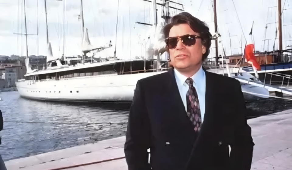 Le mythique yacht de 72 mètres de Bernard Tapie possédait une salle à manger pour 30 invités – et il a fini tragiquement coulé au fond de l&rsquo;eau !