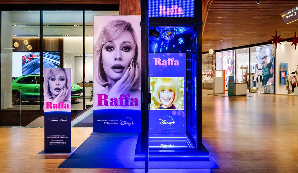 Ha aperto la discoteca più piccola di sempre dove ballare (gratis) in onore della Carrà