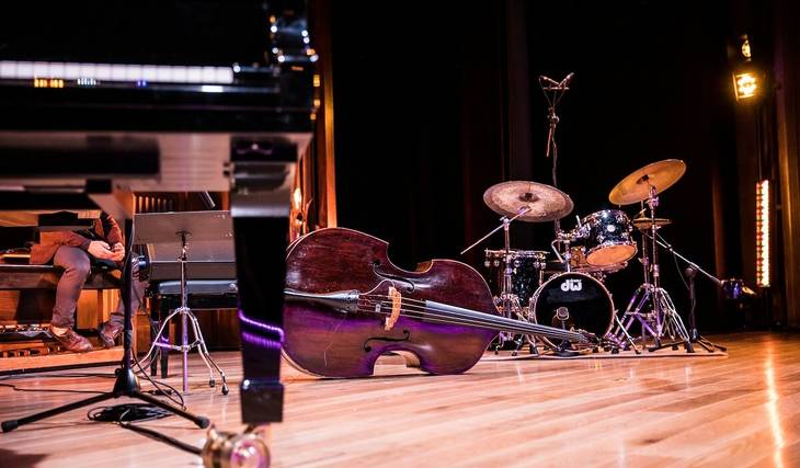 Voglia di jazz dal vivo? La guida ai santuari della musica e ai migliori spettacoli di Milano per sentirsi catapultati nell’epoca d’oro di Louis Armstrong
