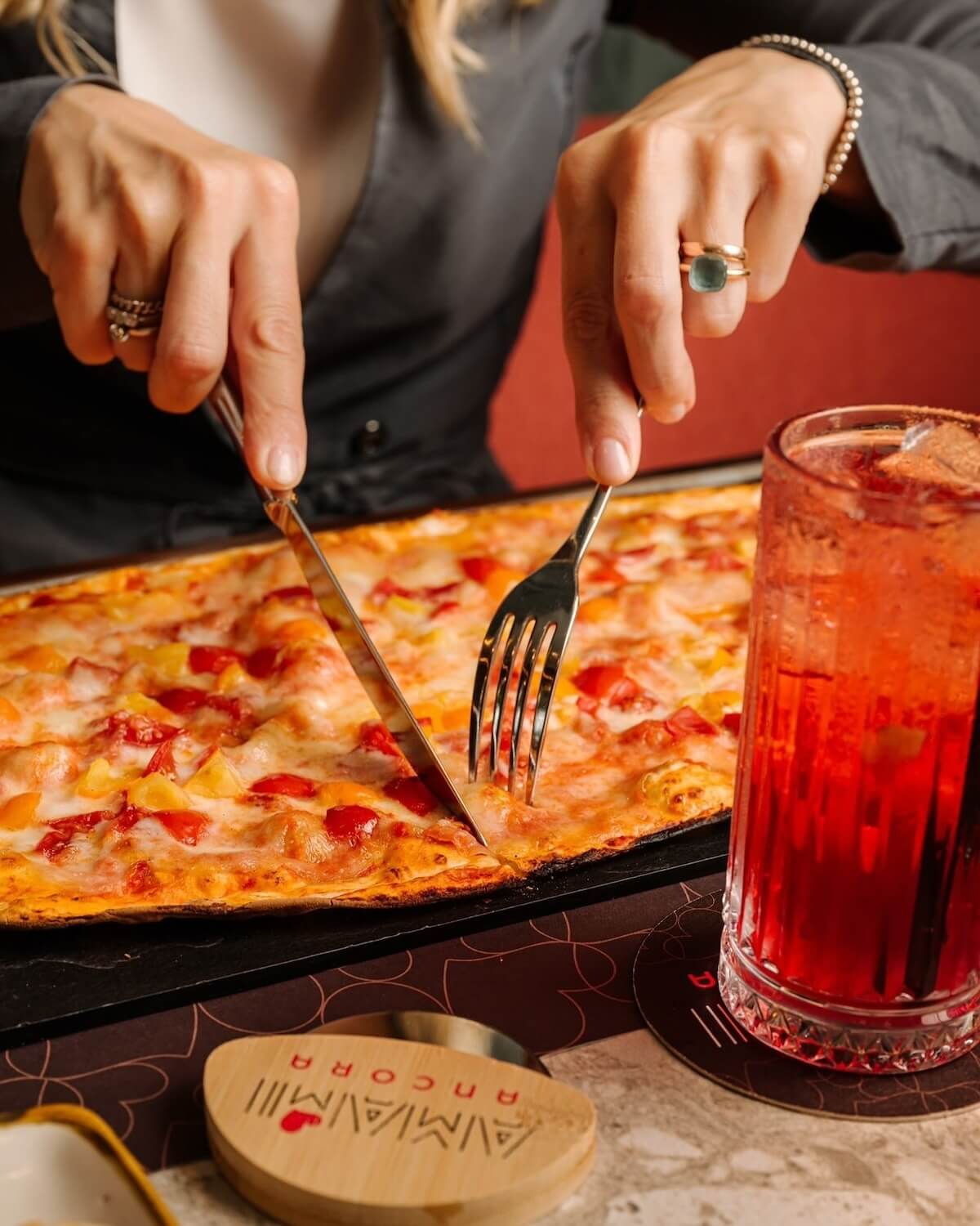 Pizza croccante e sottile a Milano? Prova la pizzeria Amami
