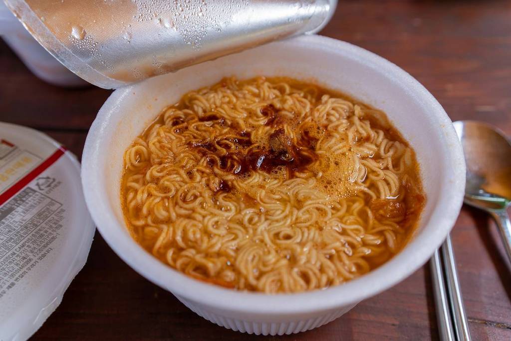 Ramen istantaneo super piccante che si trova nei supermercati asiatici di Milano