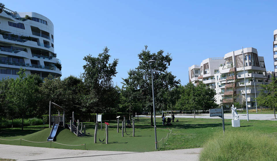 The pros and cons of living the summer in Milan.