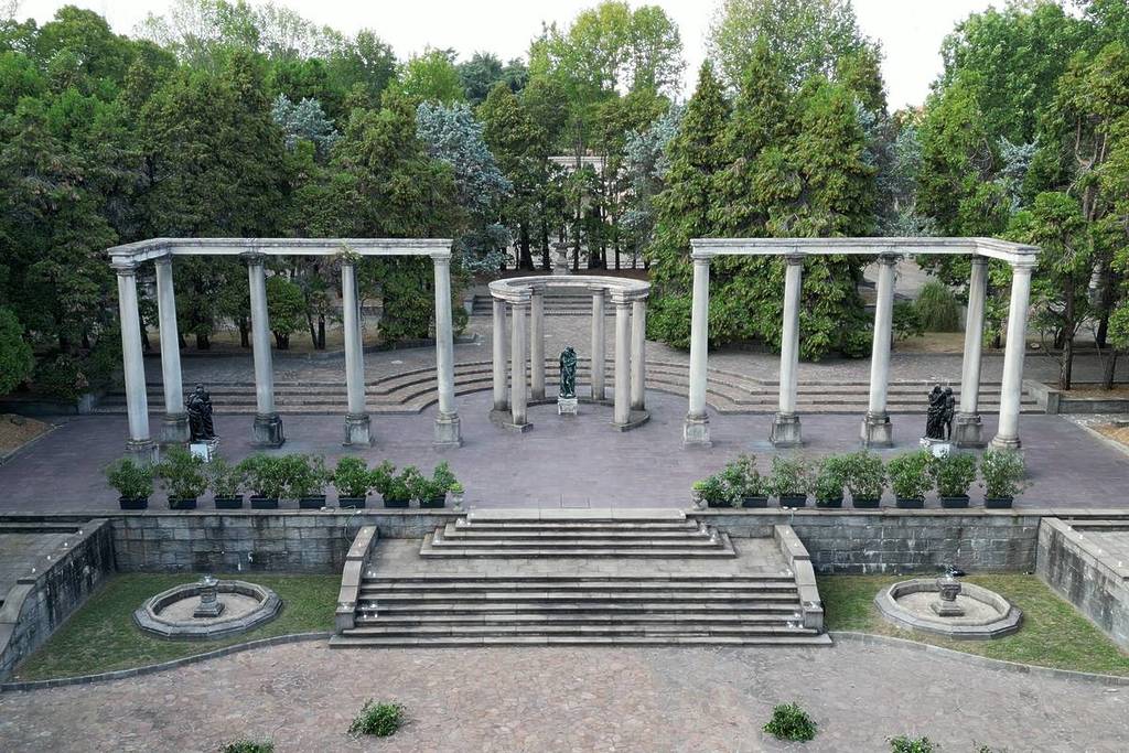 Il teatro romano dove si svolgono i concerti di Villa Clerici a Milano
