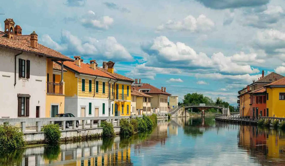 Just 15 km from Milan is Lombardy’s “Little Venice”: it is the village in Lombardy where people live happiest.