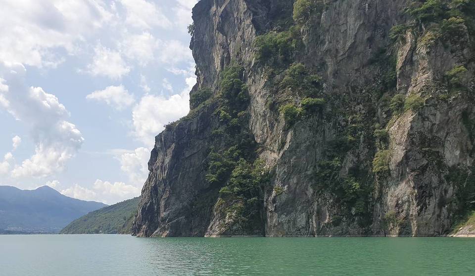 Here is Lake Como&#8217;s sister lake perfect for a day trip: beautiful fairy-tale mountains all around and the water is a mirror