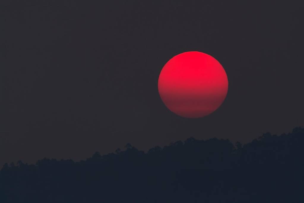 Eclissi luna diventa rossa