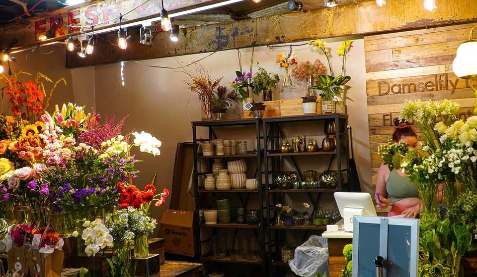 The 7 most original flower stores in Milan: from flower markets to bistros among bouquets of roses