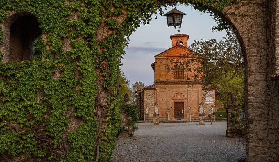 A un’ora da Milano c’è il borgo di Harry Potter: qui puoi entrare a Hogwarts e comprare gadget magici