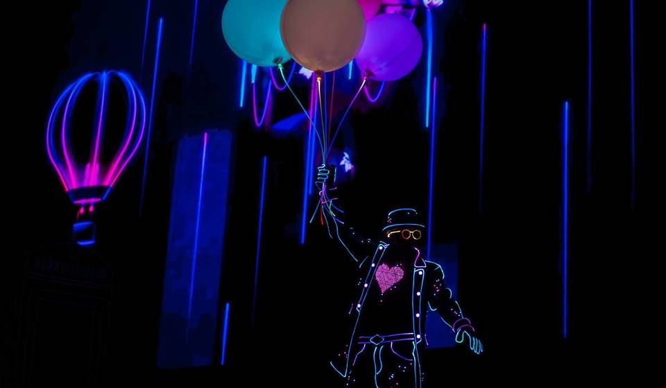 Un viaje a los años 2000 en Milán con BLACKOUTS: coreografías dinámicas, luces LED y los mejores éxitos del efecto 2000