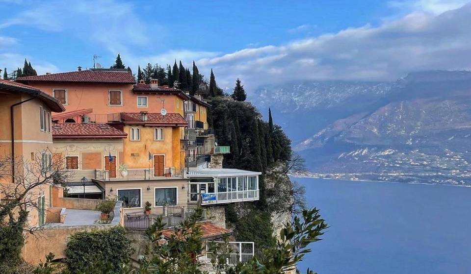 El pueblo encantado encaramado en un acantilado sobre el lago, a 2 horas y media de Milán, perfecto para un viaje o una escapada romántica