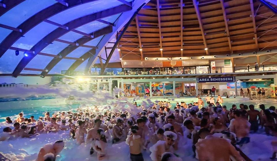 Halloween 2025 im Kostüm zwischen Pool- und Schaumpartys in Italiens größtem Indoor-Wasserpark