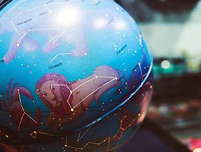 Ludovico Einaudi o Vasco Rossi? Dimmi il tuo segno zodiacale e ti dirò qual è il tributo Candlelight perfetto per la tua personalità