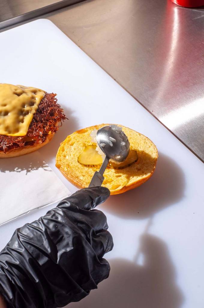 Street Smash Burger preparazione panino