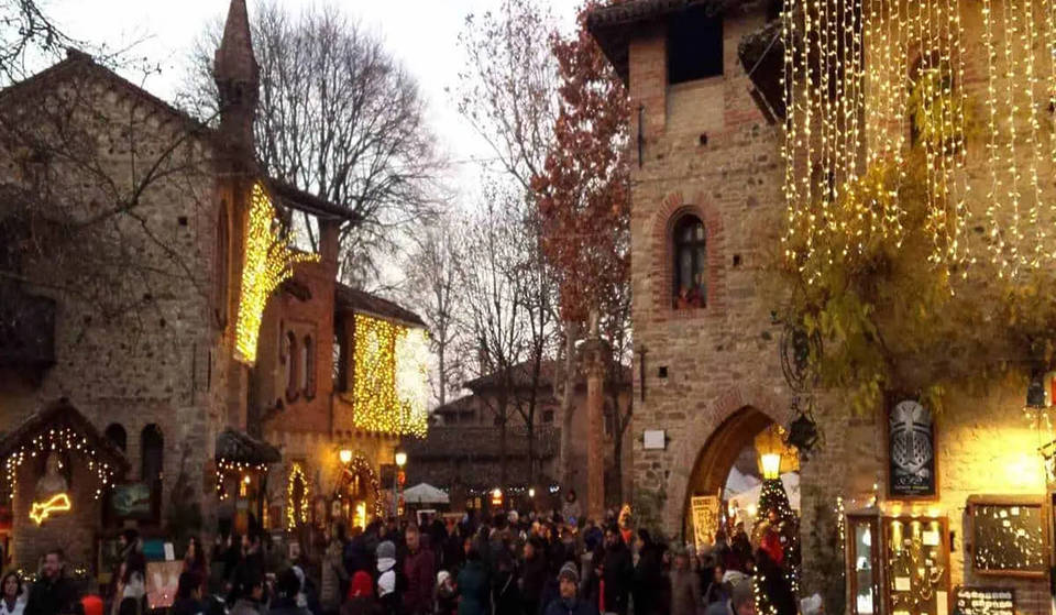 Questo borgo a un’oretta e mezzo circa da Milano si trasforma nel “Magico Paese di Natale”: mercatini e un’atmosfera incantata