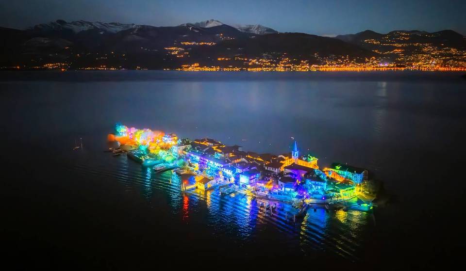 Less than 2h from Milan is “The Island of Light”: there are only 50 inhabitants and to reach it you have to take Christmas speedboats