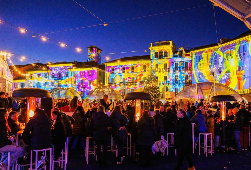 Mercatino di Natale a Locarno con Luci e proiezioni di Natale