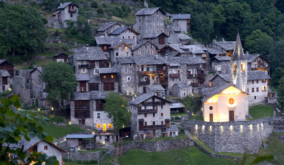 A 2 ore da da Milano c’è il “Borgo Sospeso Nel Tempo” disabitato e raggiungibile solo a piedi  a 932 metri di altitudine sopra le bellissime Cascate dell’Acquafraggia