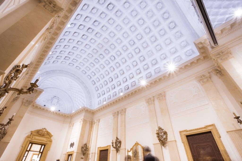 Palazzo della Luce a Torino ospita Candlelight Bridgerton