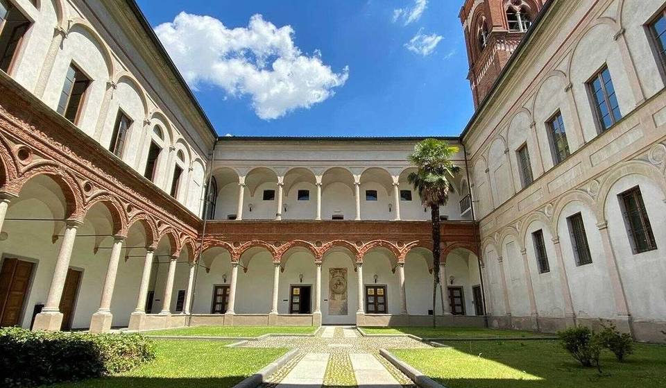 Just 500 meters from the Duomo stands a former hospital dating back to 1232, where today you can listen to the music of Ludovico Einaudi by candlelight