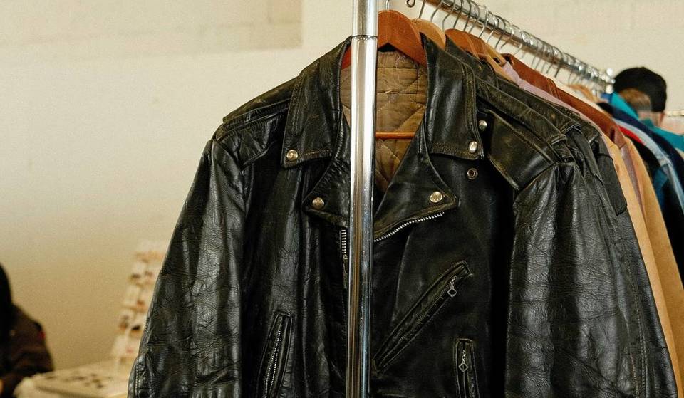 Nur an diesem Sonntag in Mailand: Hunderte von Vintage-Kleidungsstücken für nur 10 €, darunter Stücke von Marken wie Burberry und Moschino.